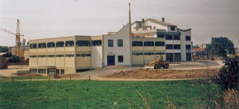 1986_Neubau Firmenhauptsitz